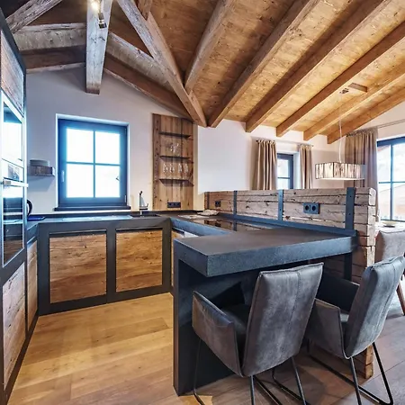 Holiday home In Near Slopes, Cleaning Included Piesendorf